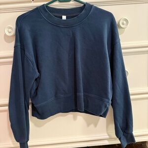 Lululemon women’s cropped crewneck sweatshirt